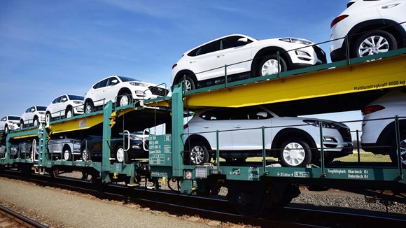 Större järnvägstransporter av Hyundaibilar ger mindre utsläpp.