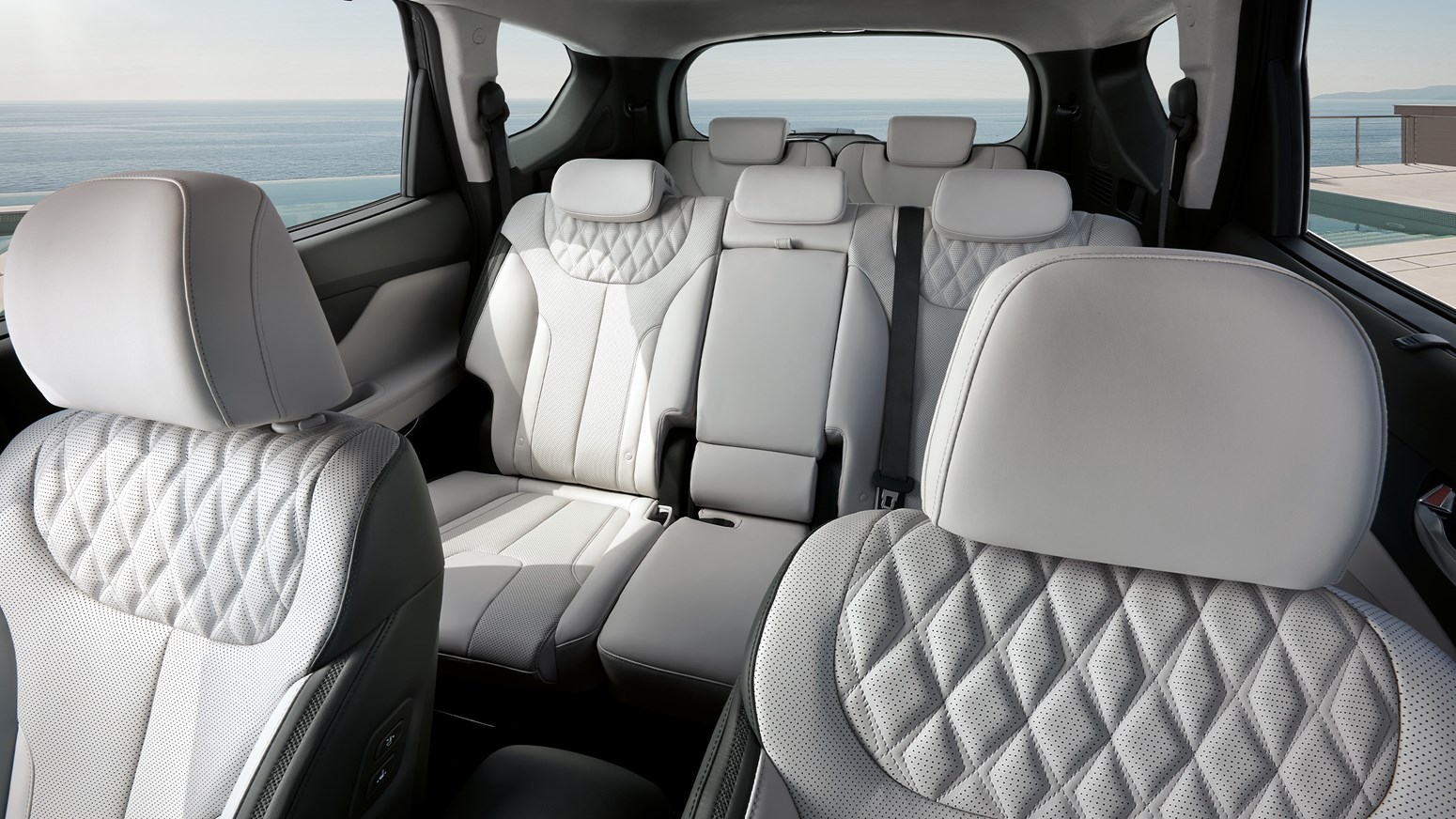 Ljusgrå säten i Hyundai SANTA FE utrustad med Luxury-paket.