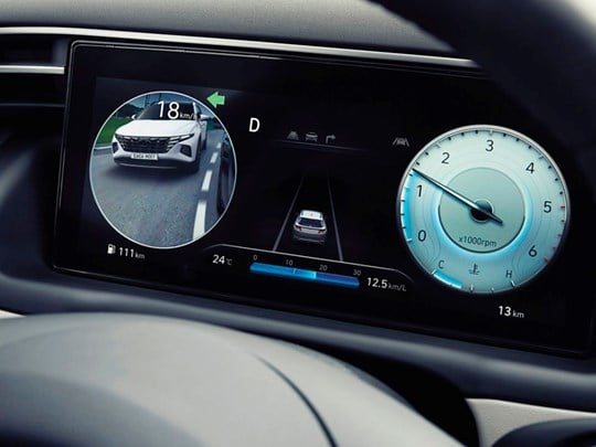 Smart digital instrumentering i Hyundai TUCSON Hybrid. 