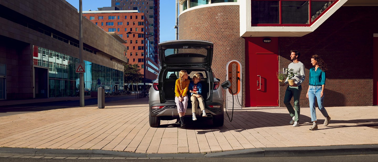 Hyundai TUCSON Plug-in Hybrid laddhybrid SUV familjebil.