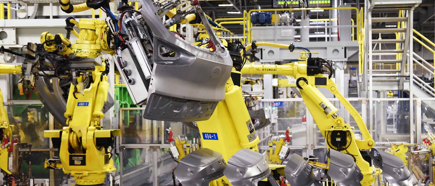 Robotar bygger bilar på Hyundaifabriken.